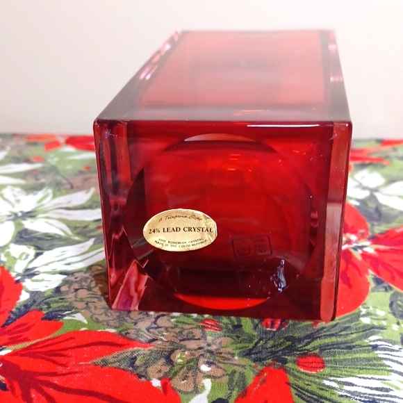 Tellaflora 24% Lead Crystal Red Vase - Picture 3 of 4